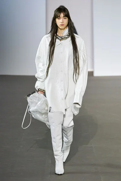 Look 15